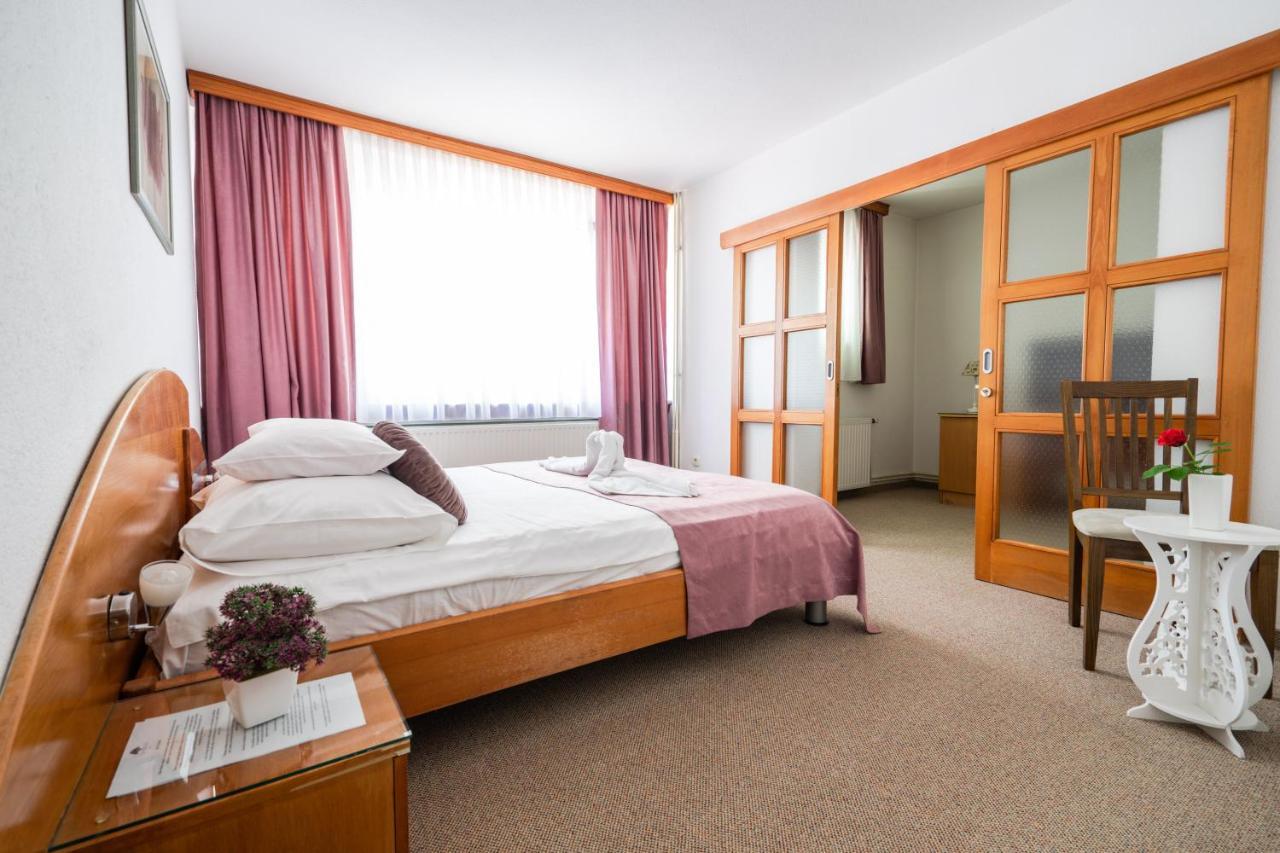 Park Hotel Біхач Екстер'єр фото