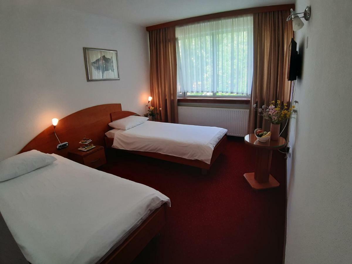 Park Hotel Біхач Екстер'єр фото